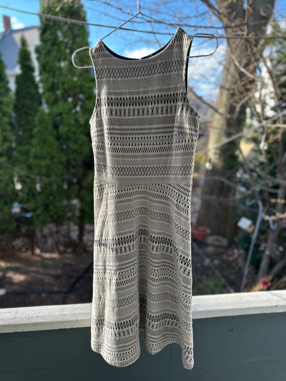 Banana Republic Black and Cream Sleeveless Midi Dress